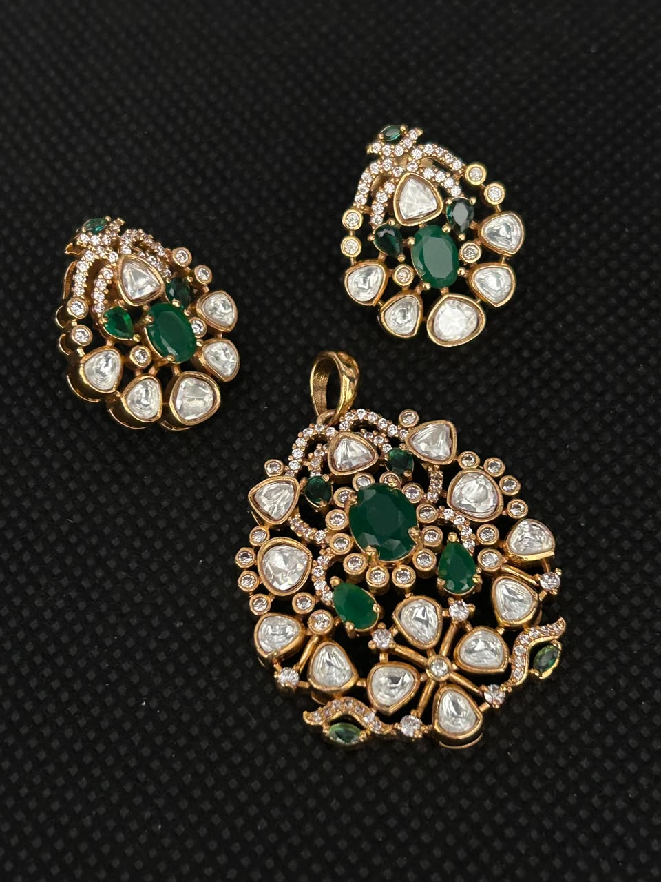 Royal Kundan Pendant Set