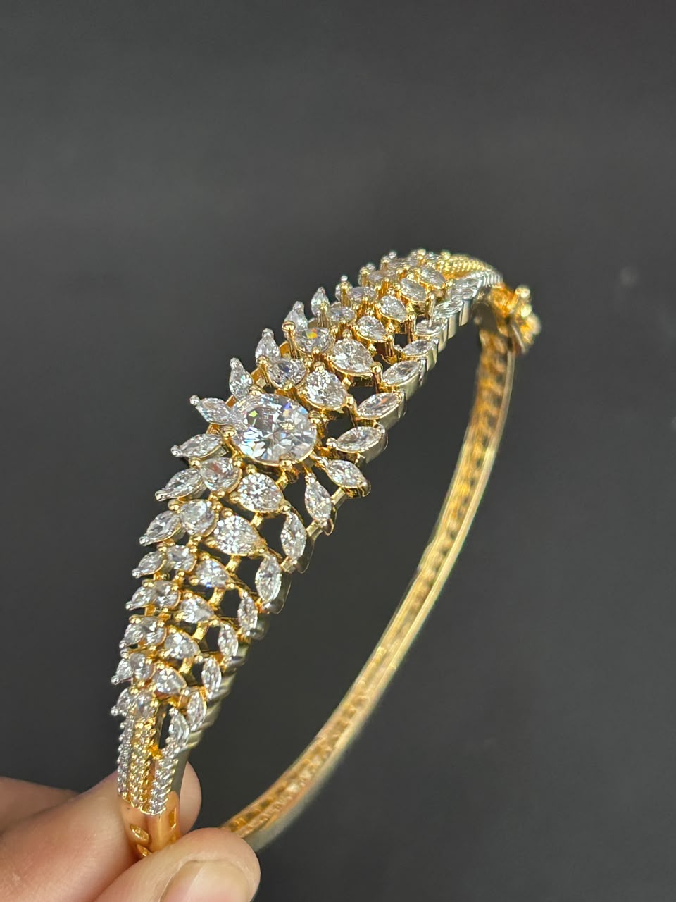 Ariana Oval Openable Diamond-Look Bracelet – Fits 2.4 & 2.6