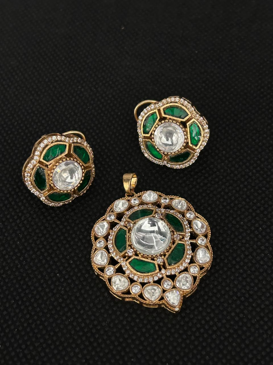 Maharani Kundan Pendant Set