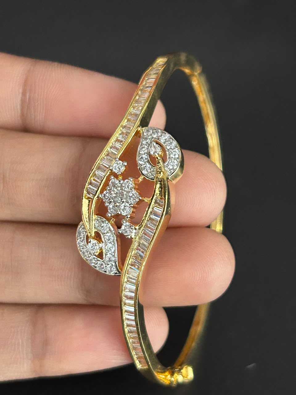 Aveline Oval Openable Baguette Diamond-Look Bracelet – Fits 2.4 & 2.6