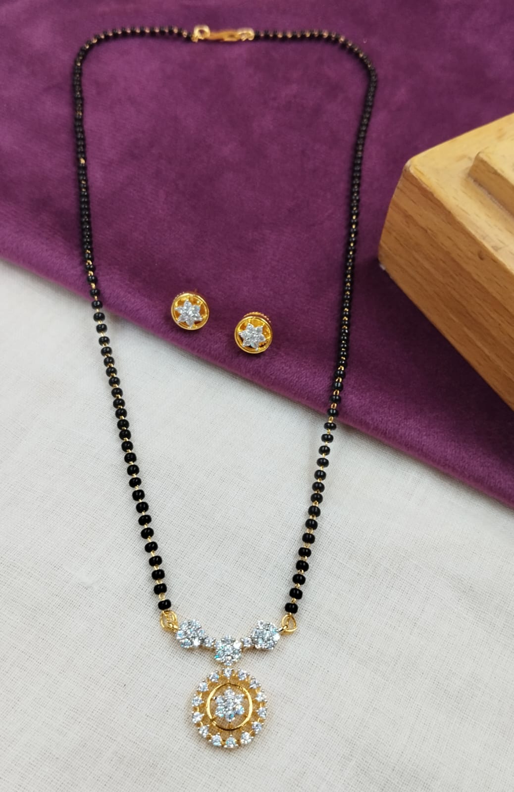 Reeva Floral Halo Mangalsutra Set – 18 Inch