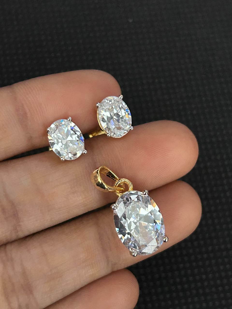 Ovelia Luxe Oval Solitaire Pendant Set