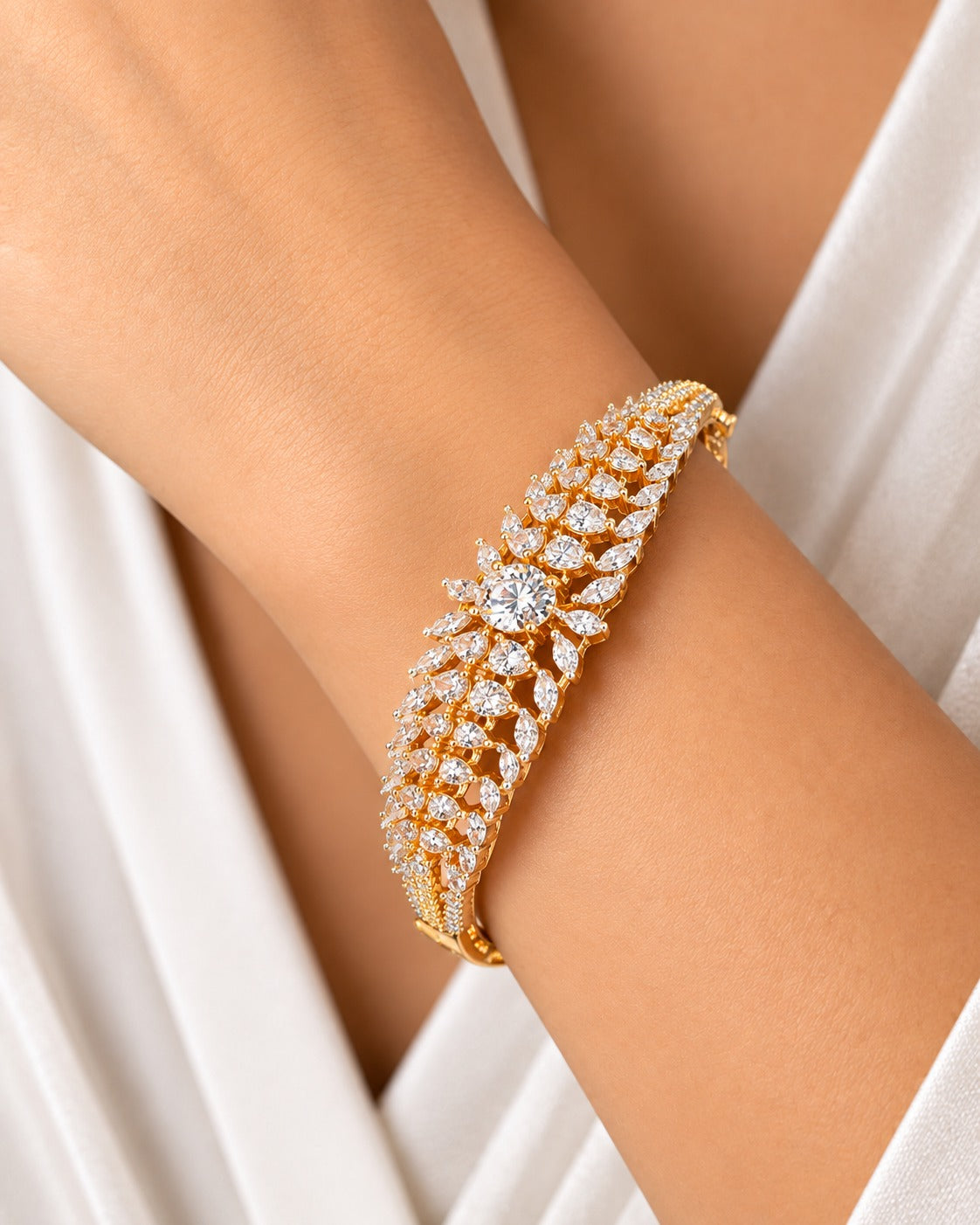 Ariana Oval Openable Diamond-Look Bracelet – Fits 2.4 & 2.6