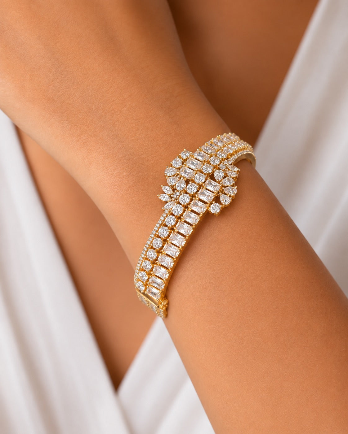 Elara Oval Openable Diamond-Look Bracelet – Fits 2.4 & 2.6