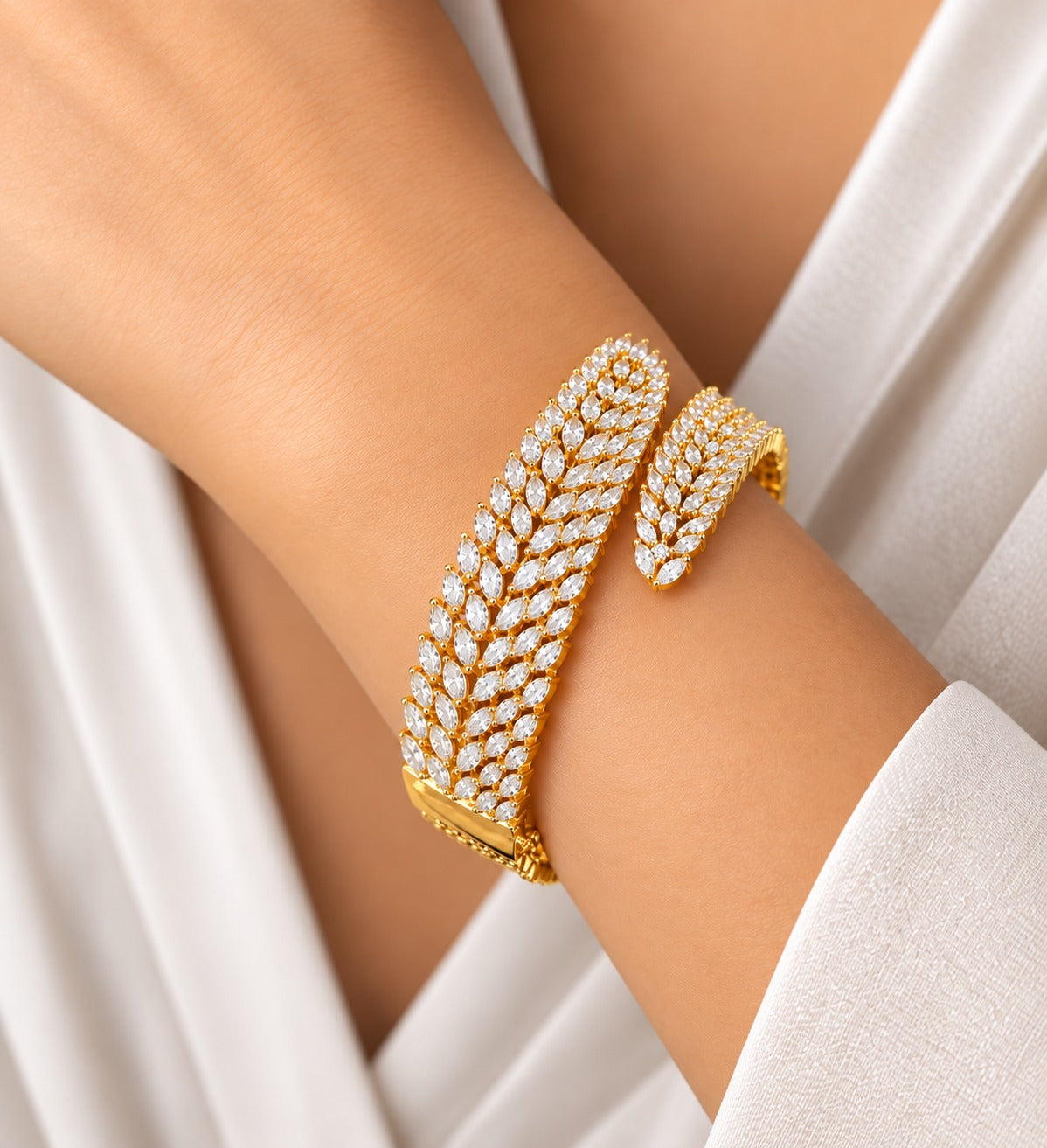 Valeria Oval Openable Leaf Diamond-Look Bracelet – Gold & Silver | Fits 2.4 & 2.6