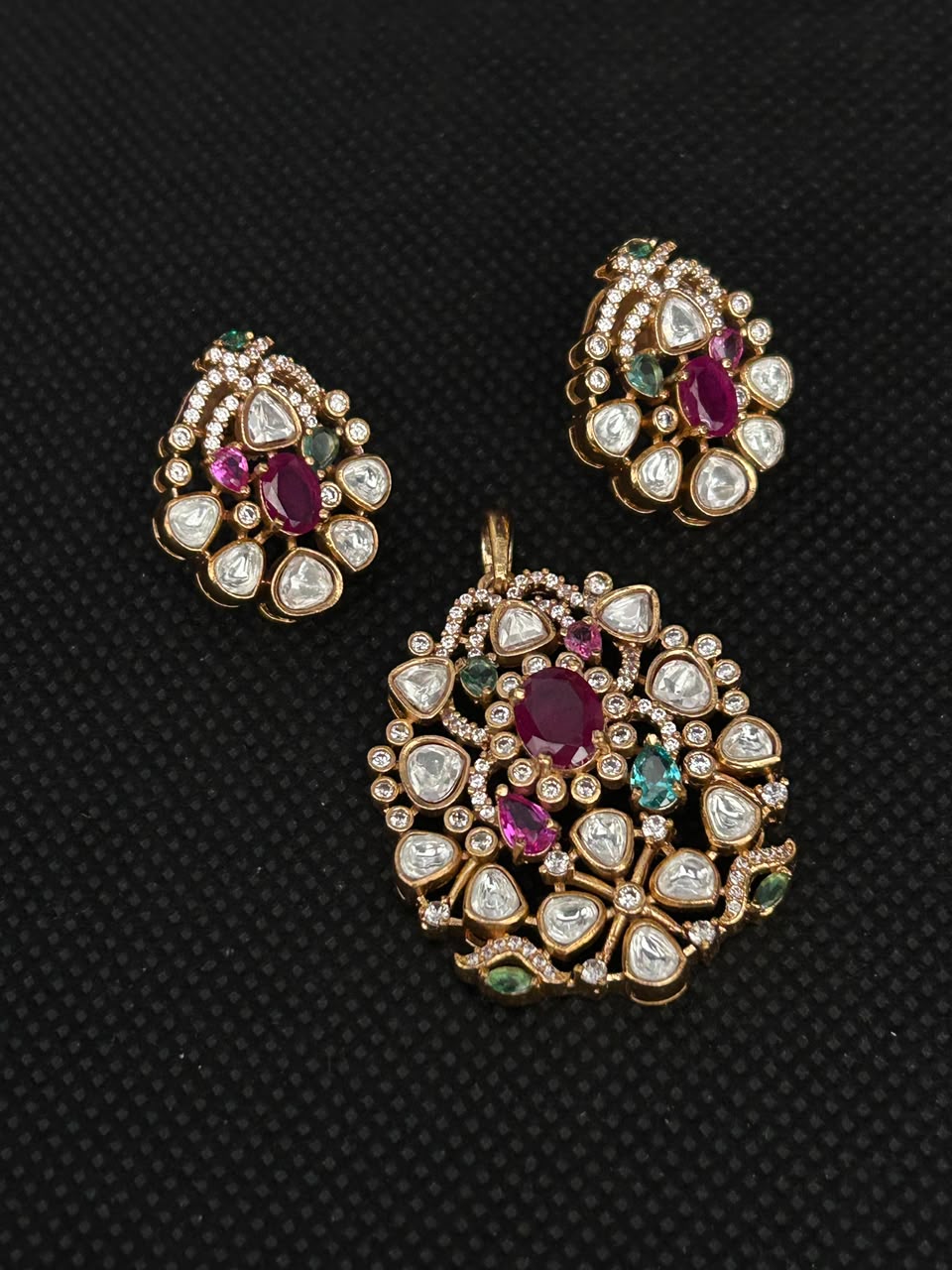 Royal Kundan Pendant Set