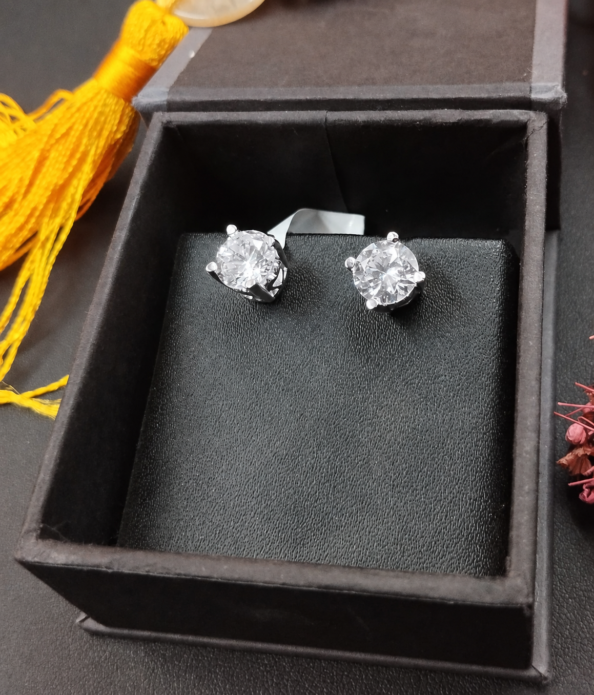 Avira Classic Round Solitaire Stud Earrings