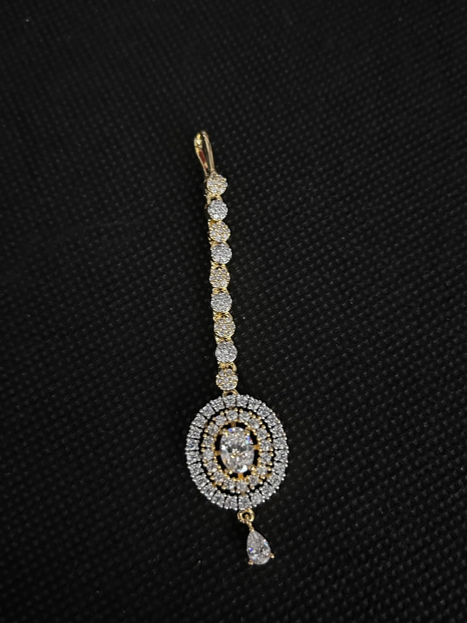 Regal Oval Halo Maang Tikka