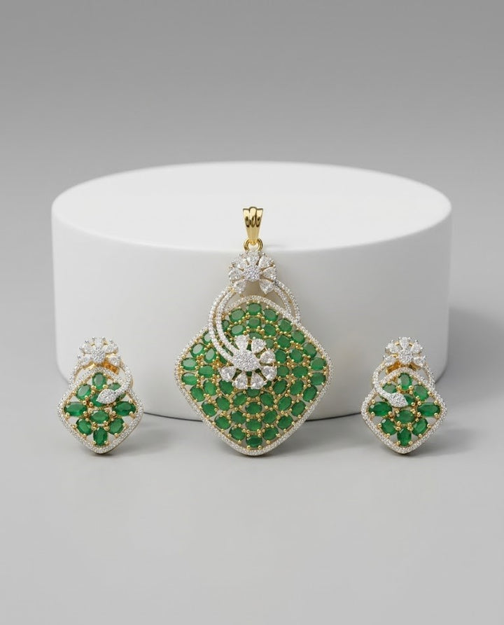 Mayurika Panna Screw Pech  Pendant Set