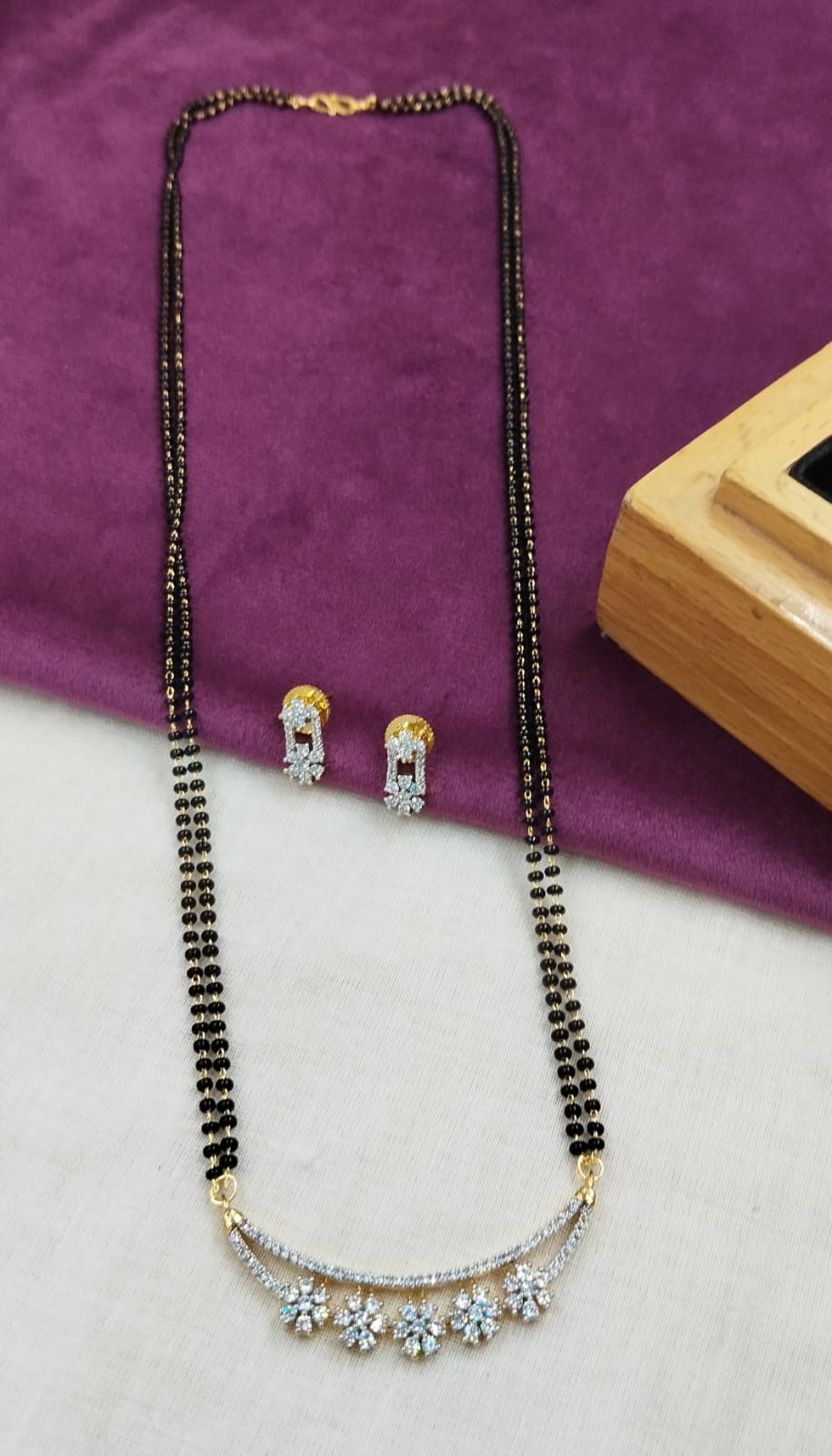 Aarini Floral Diamond-Look Mangalsutra Set – 24 Inch