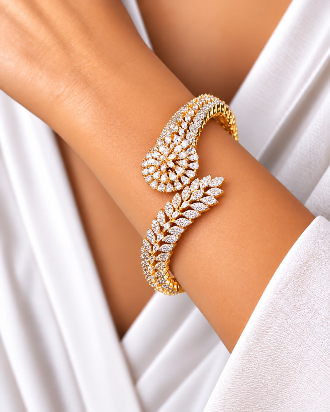 Aurevia Oval Openable Leaf Diamond-Look Bracelet – Fits 2.4 & 2.6