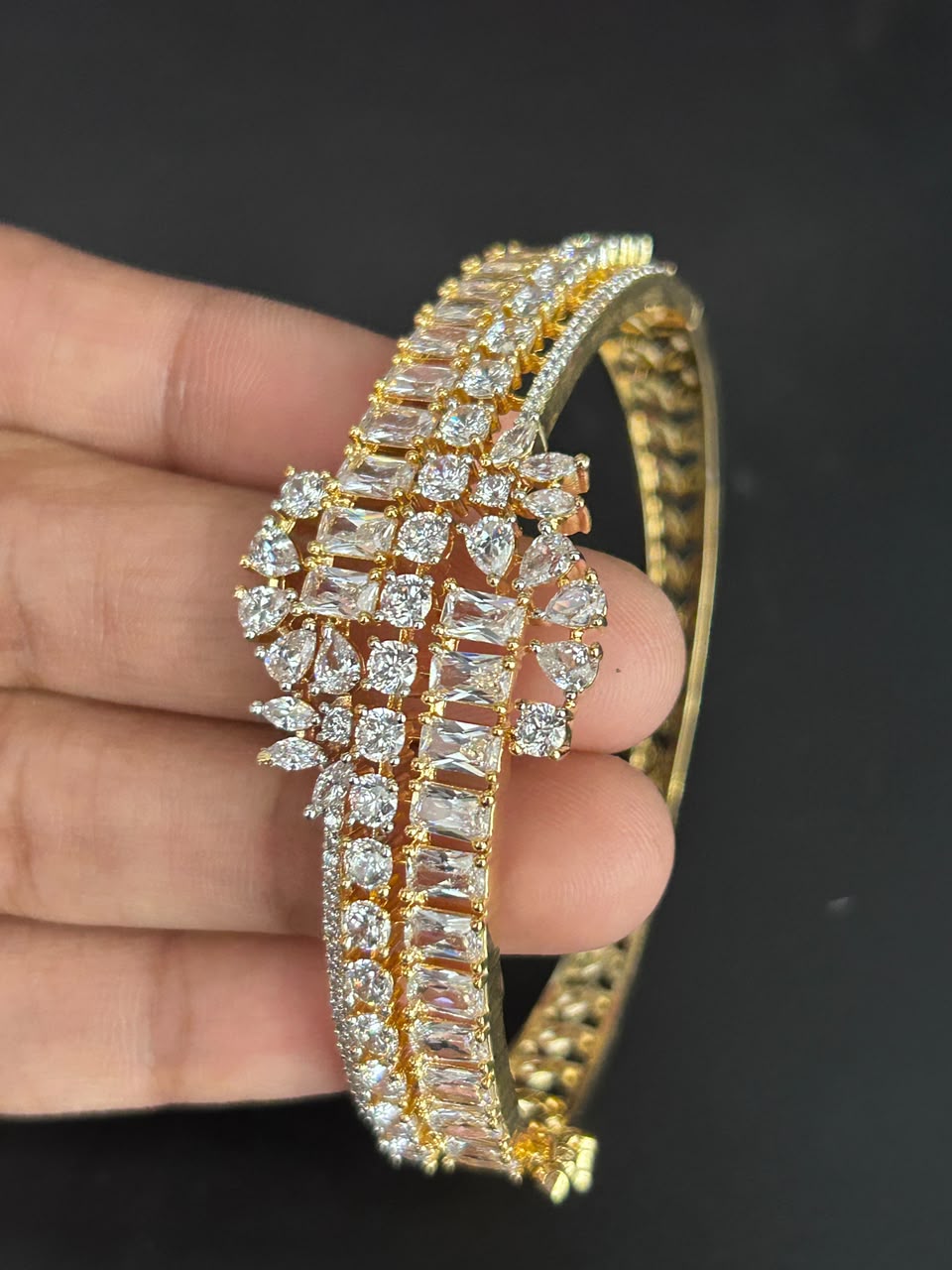 Elara Oval Openable Diamond-Look Bracelet – Fits 2.4 & 2.6