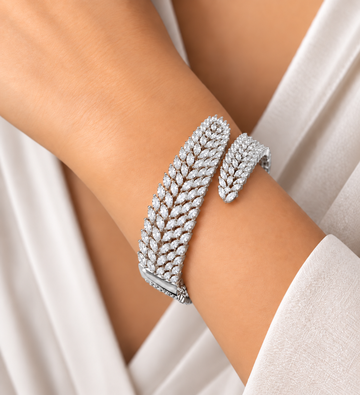 Valeria Oval Openable Leaf Diamond-Look Bracelet – Gold & Silver | Fits 2.4 & 2.6