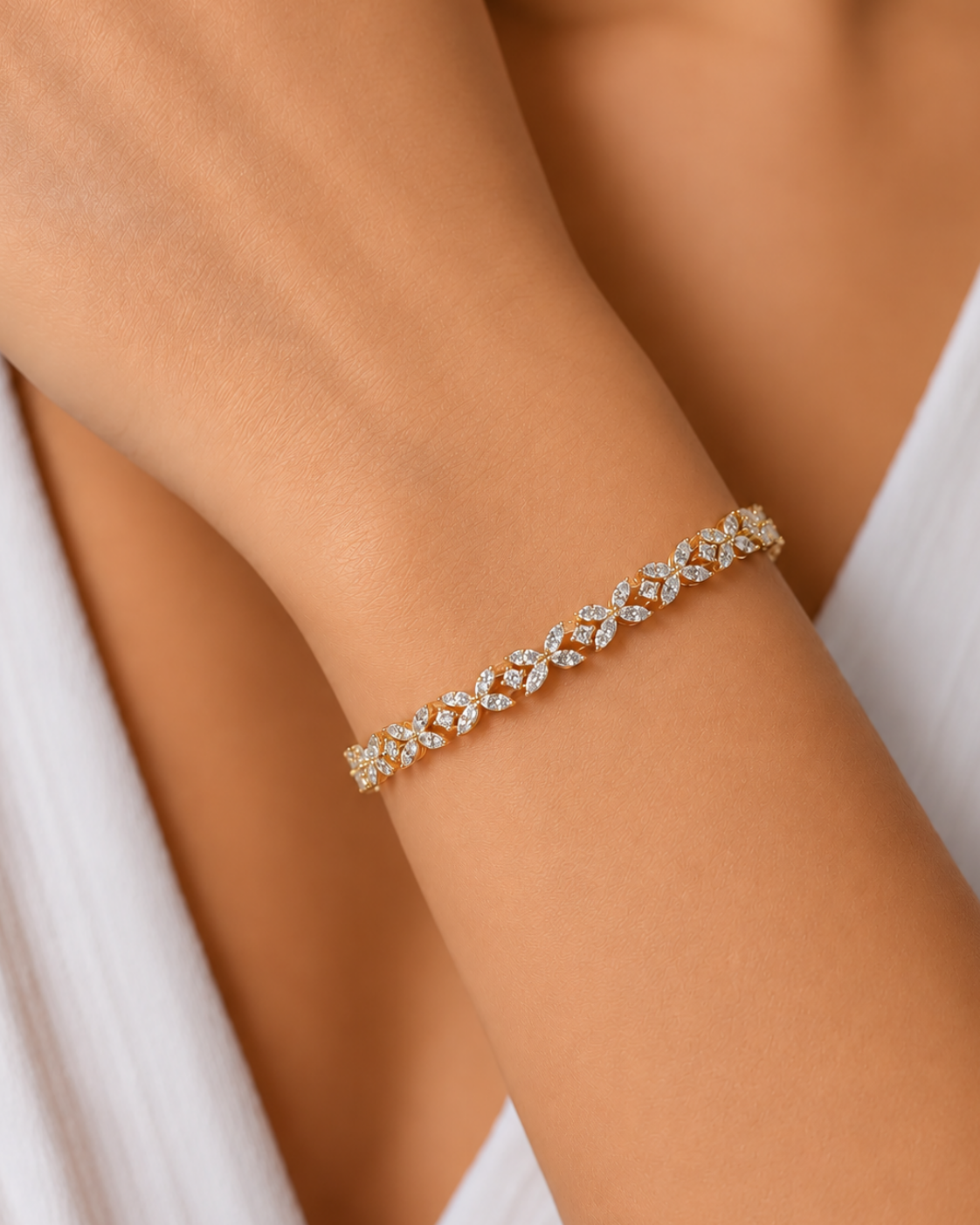 Avyara Leaf Halo Sparkle Bracelet