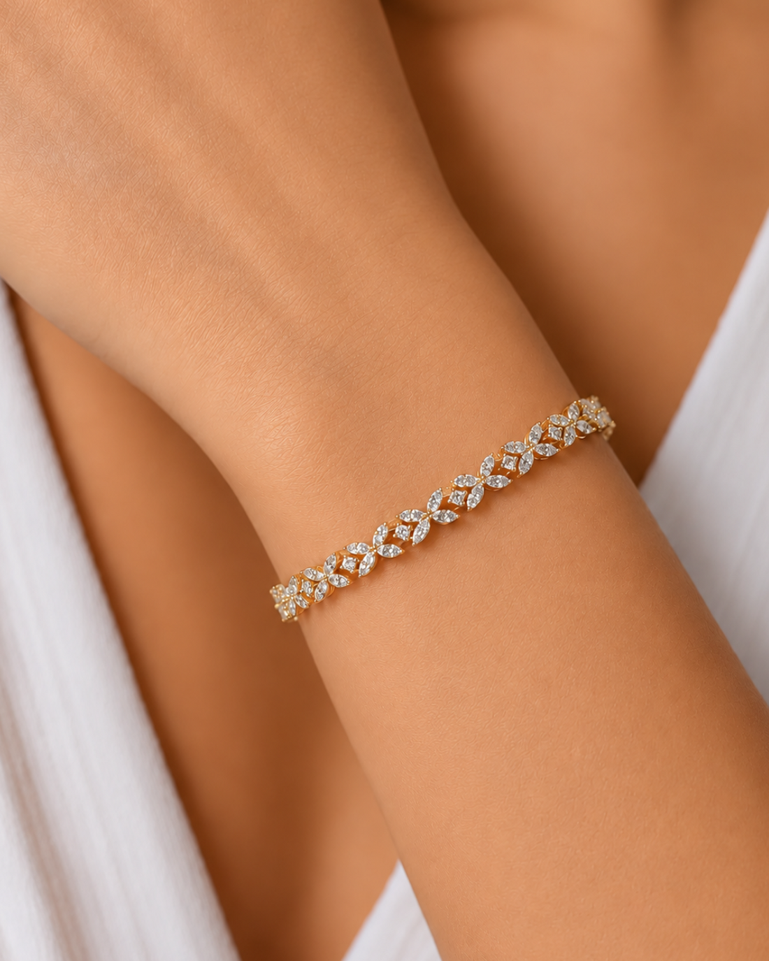 Avyara Leaf Halo Sparkle Bracelet
