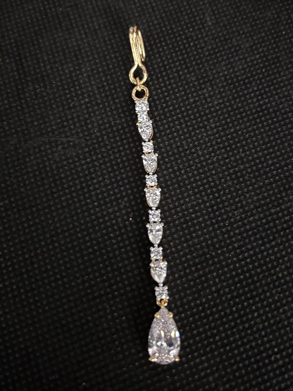 Elegant Leaf Drop Maang Tikka
