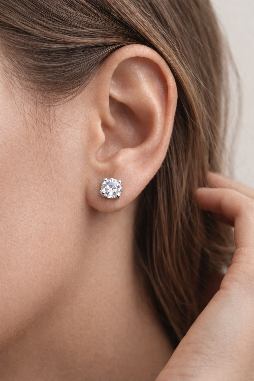 Avira Classic Round Solitaire Stud Earrings