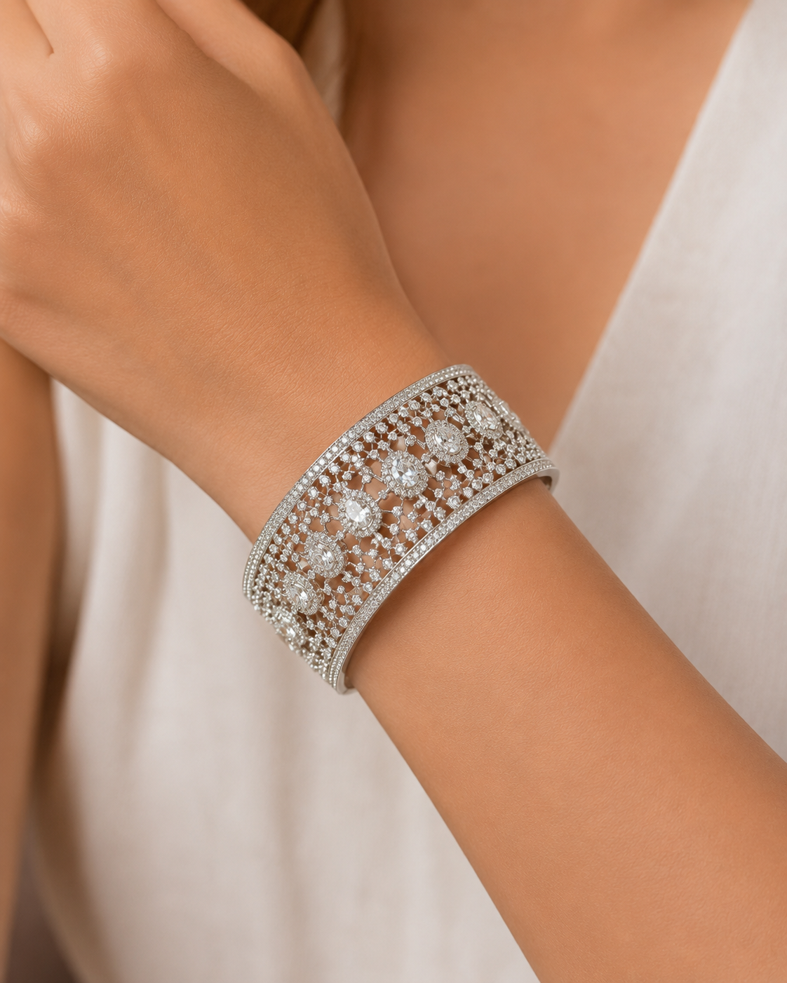 Celestia Cascade Openable bracelet