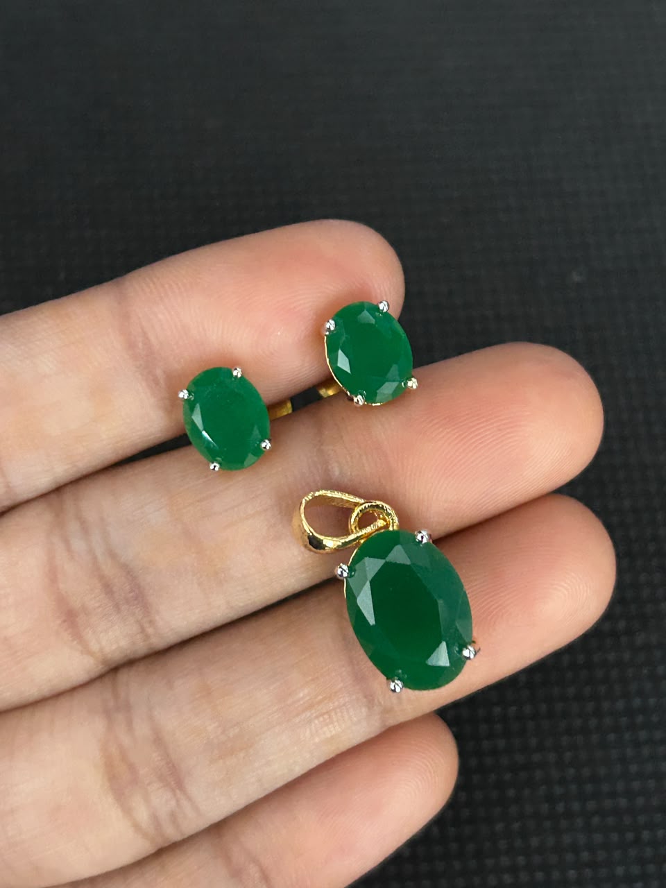 Ovelia Luxe Oval Solitaire Pendant Set