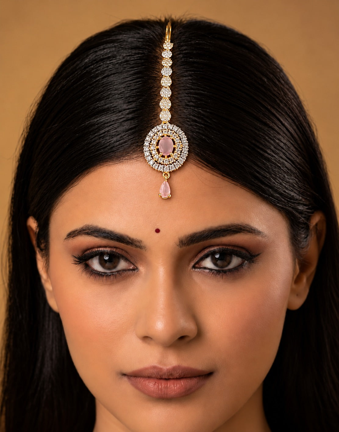 Regal Oval Halo Maang Tikka