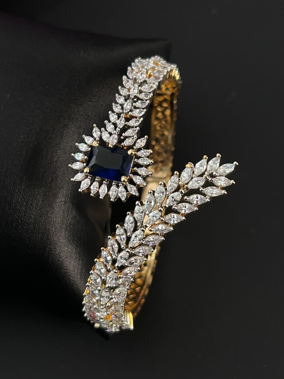 Aurelia Openable Leaf Bracelet – Green, White , Ruby & Blue | Fits 2.4 & 2.6