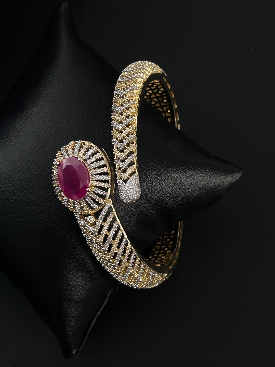 Evelora Oval Openable Stone Bracelet – Ruby & Green | Fits 2.4 & 2.6