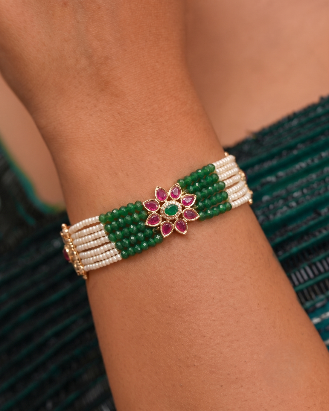 Luxury Emerald Green & Pearl Floral Hand Bracelet / openable for Women