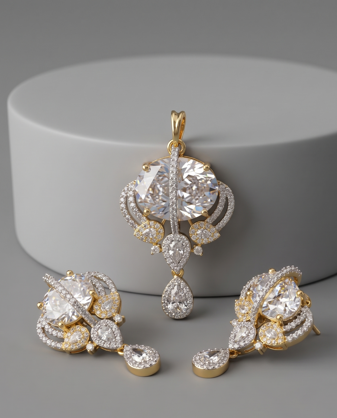 Raktima Noor Pendant Set