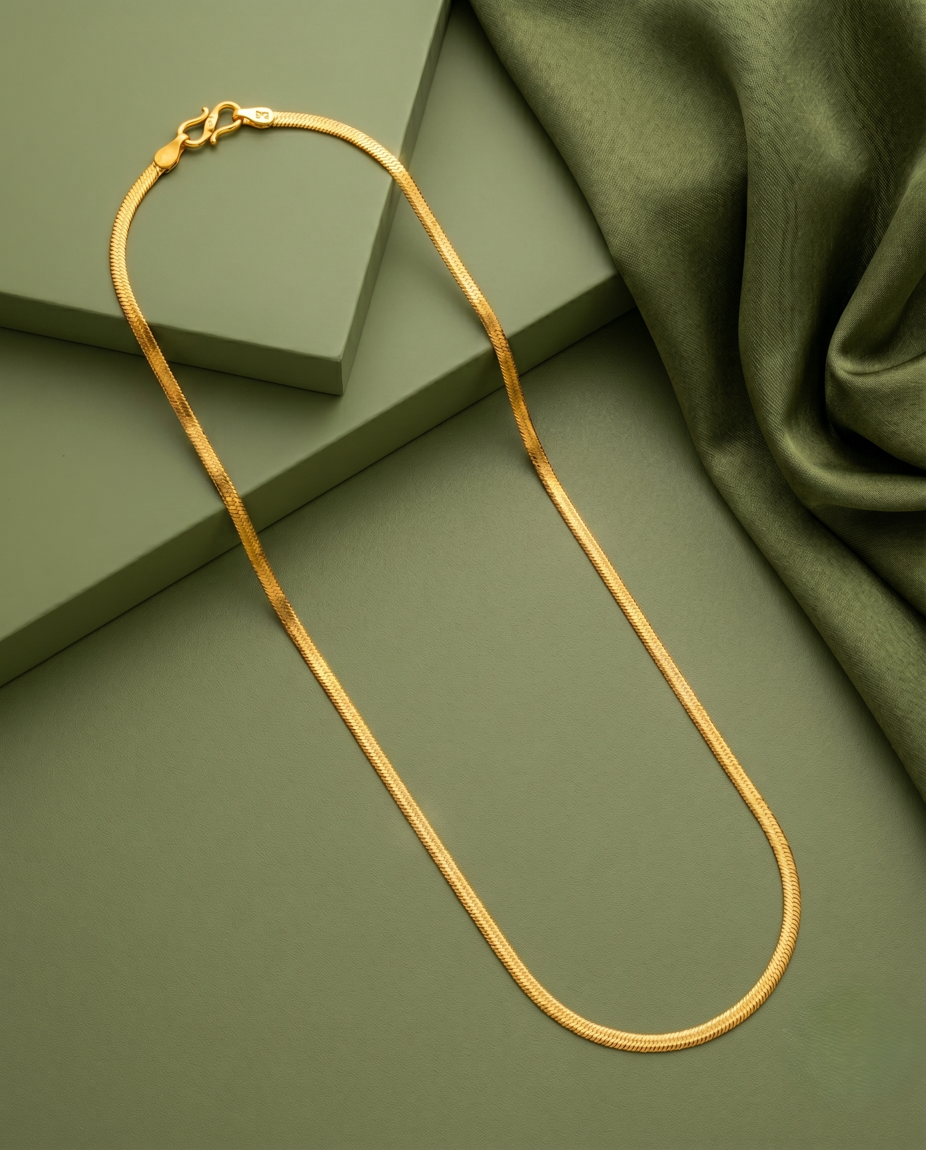 Shop elegant daily wear chain for women with real gold look finish. Anti-tarnish, waterproof, lightweight, skin friendly & perfect for everyday styling and gifting.