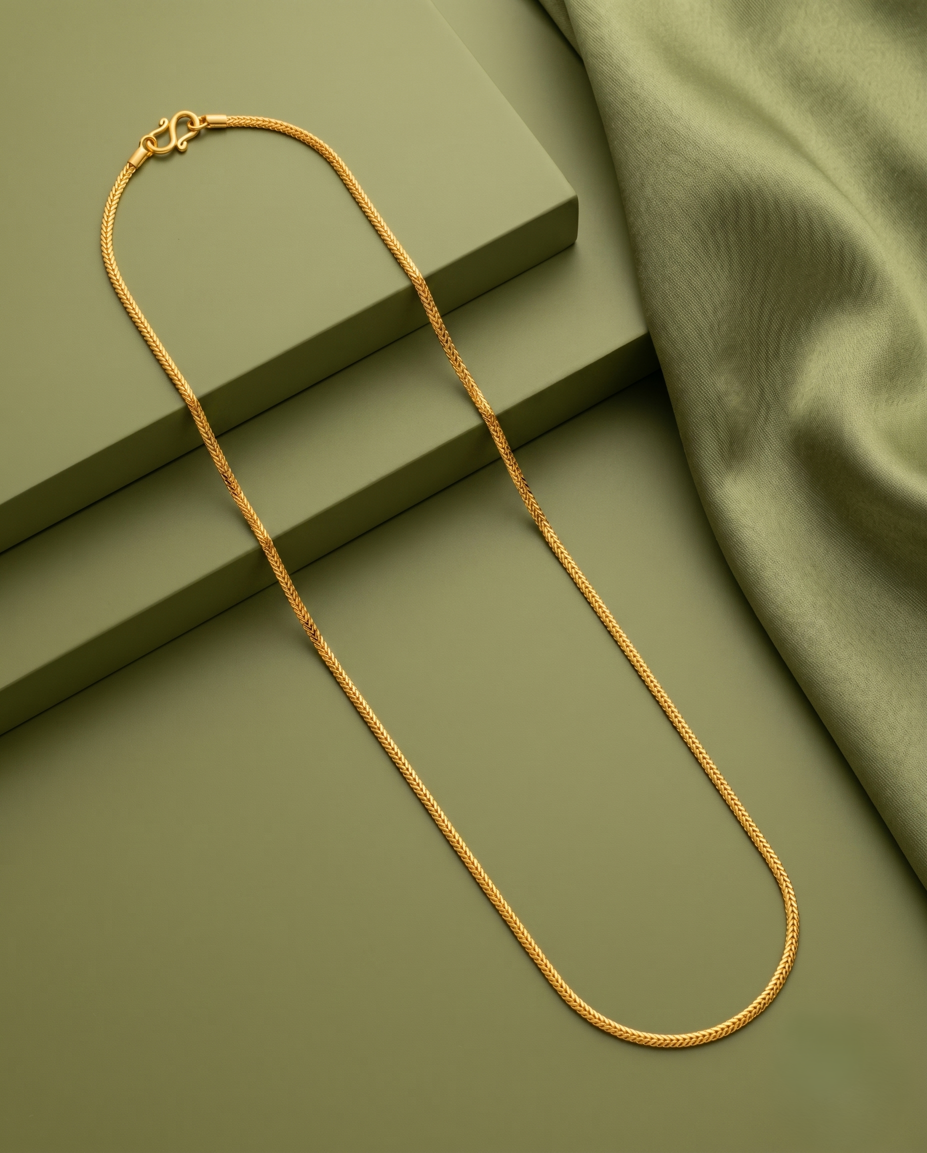 Rajsi Glow Sleek Daily Wear Chain for Women