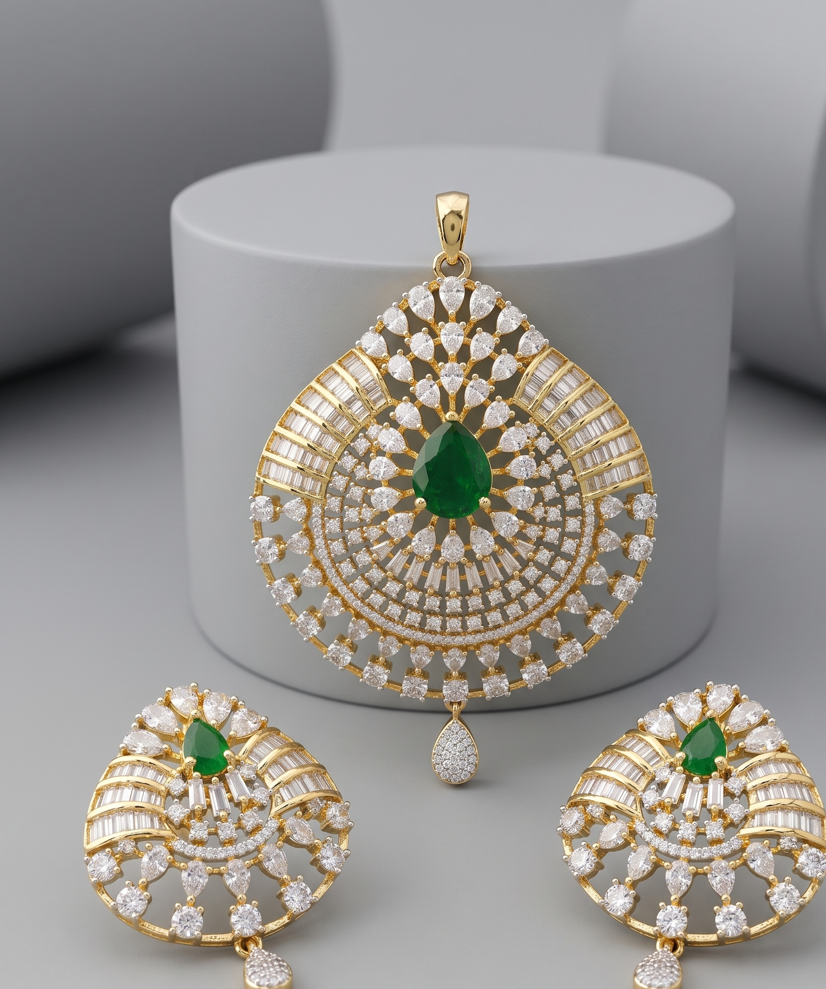 Mehera Emerald Royale Pendant Set
