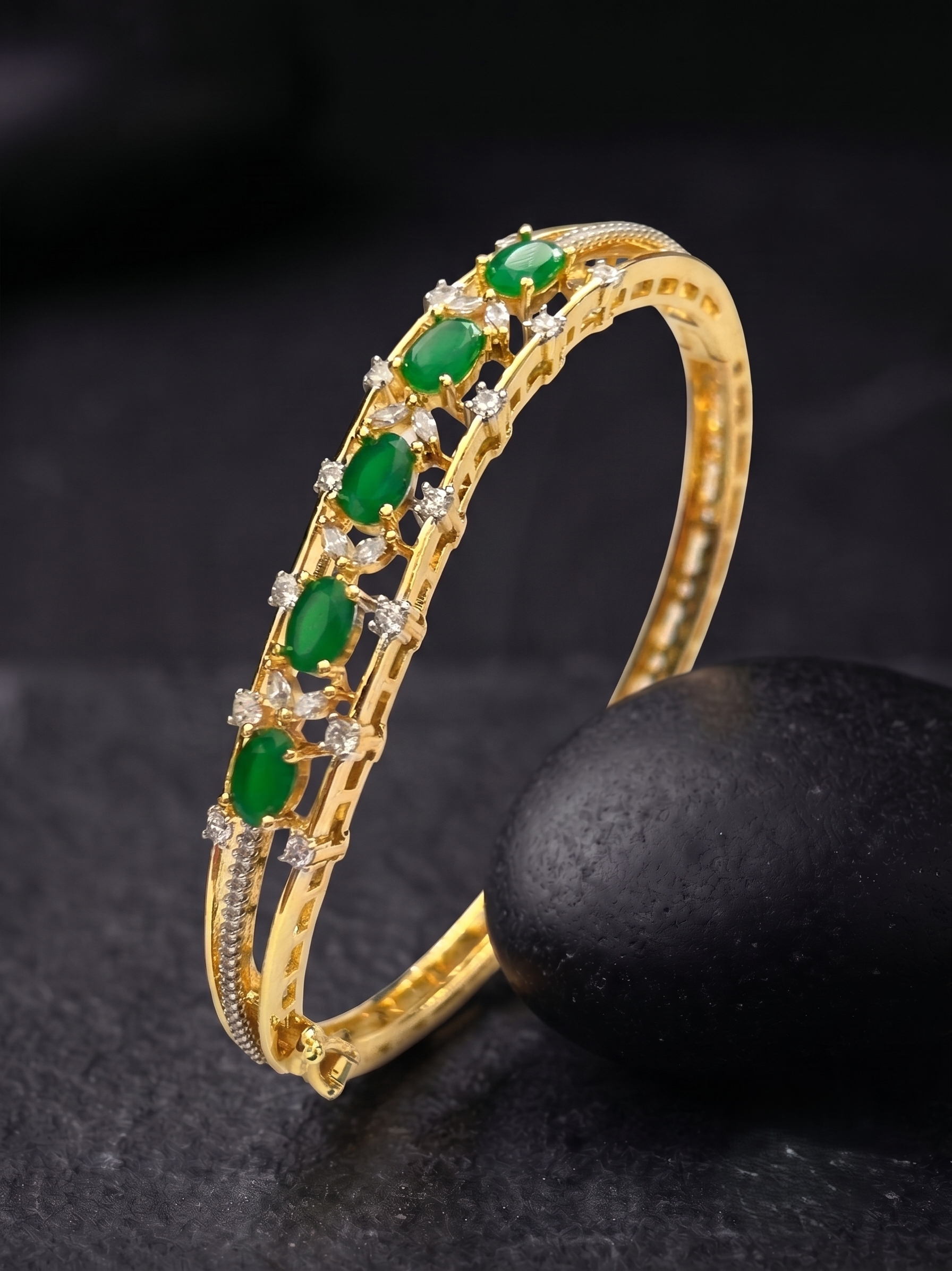 Aarunya Emerald Grace AD Openable Bracelet
