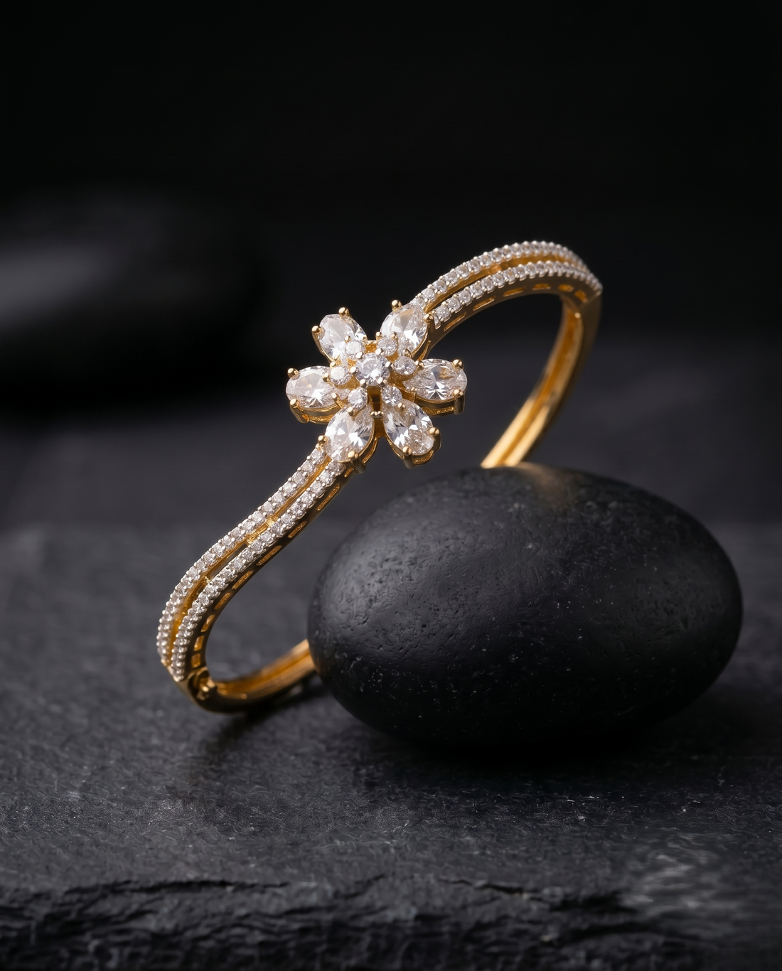 Vanika Blossom Spark AD Openable Bracelet