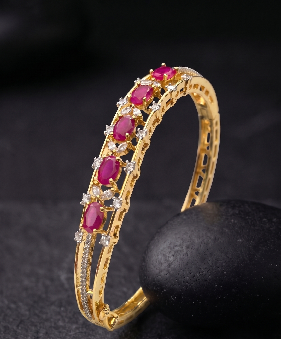 Aarunya Emerald Grace AD Openable Bracelet