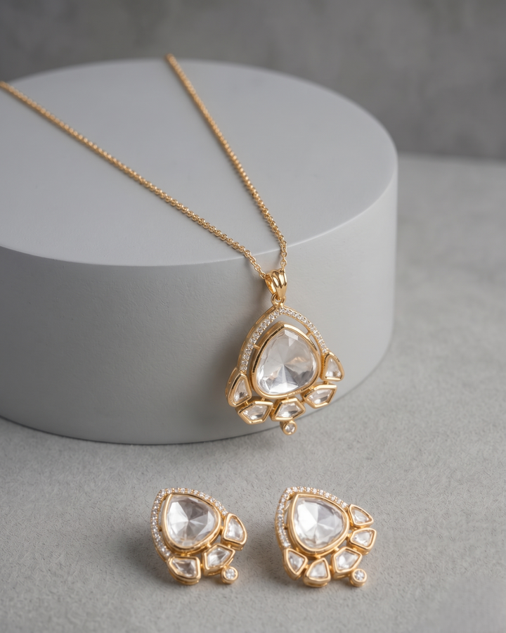 Aadhya Kundan Teardrop Pendant Set