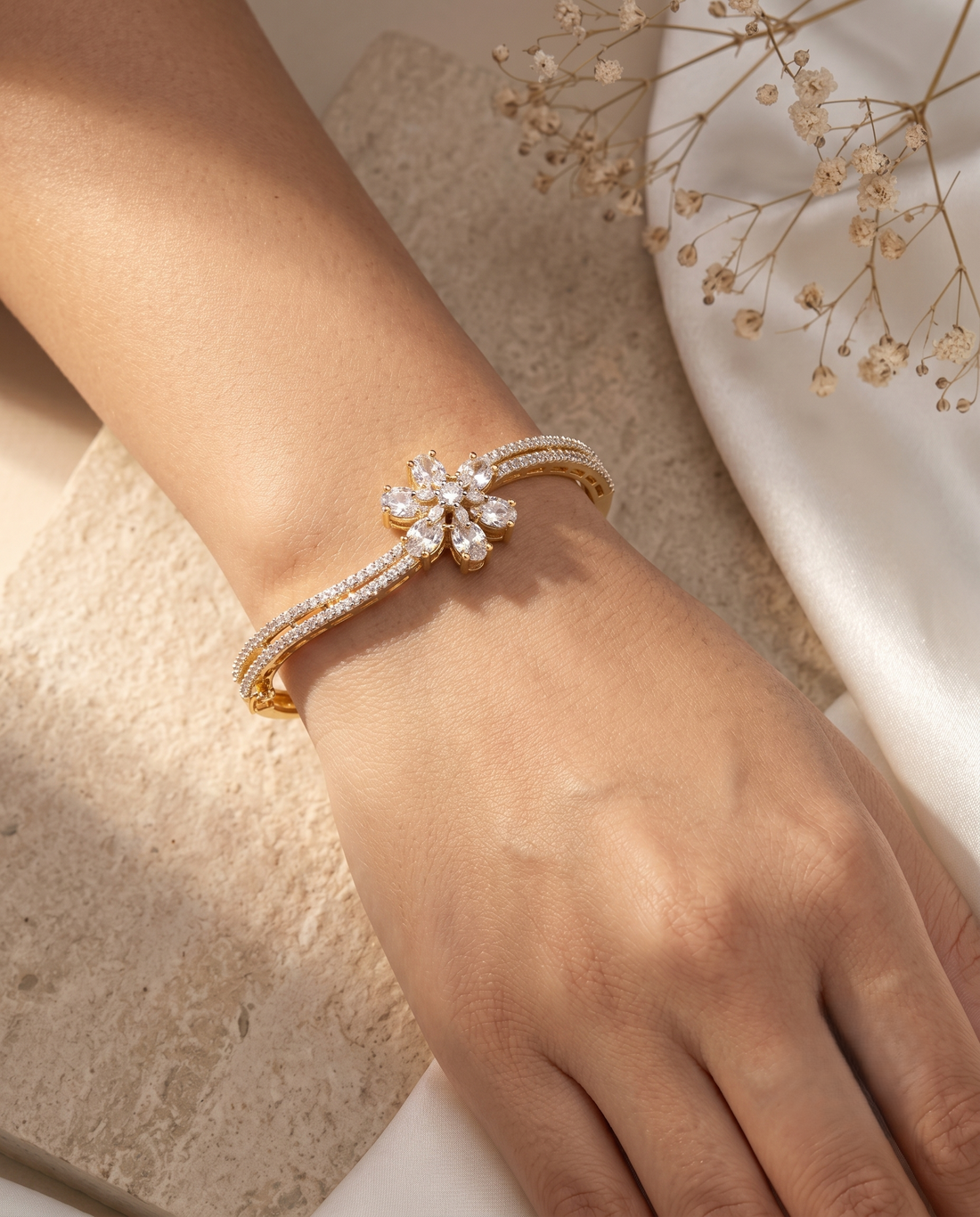 Vanika Blossom Spark AD Openable Bracelet