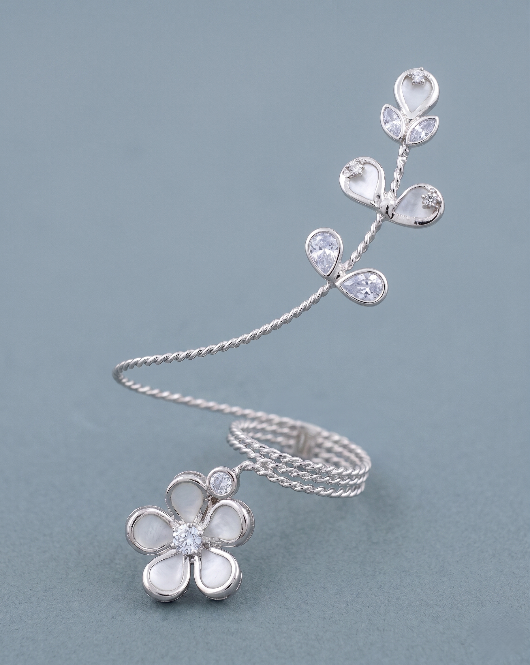 Premium Floral Chain Statement Ring – Gold & Silver Finish