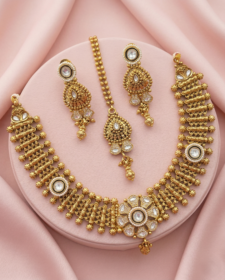 Antique Gold Heavy Kundan Necklace Set with Ghungroo Detailing