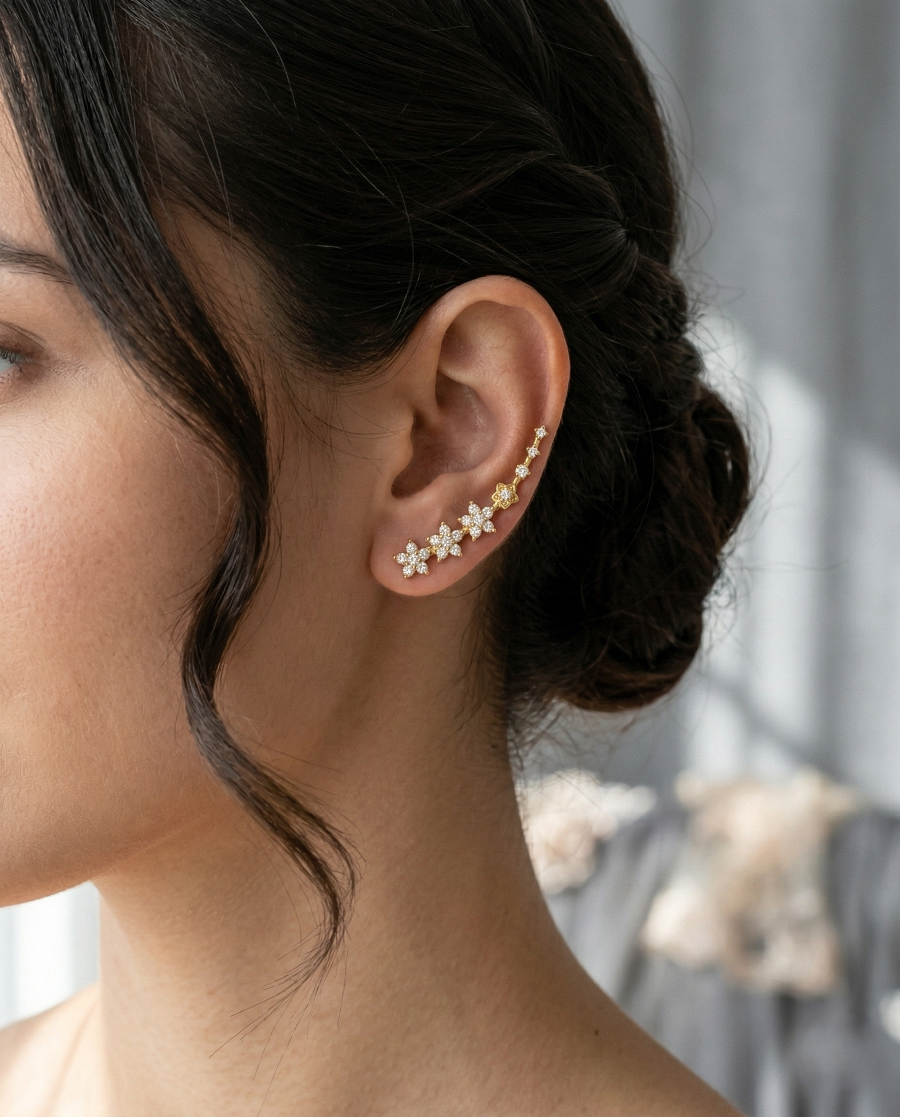 Premium Floral Star Ear Cuff – Gold Polish Diamond Statement Design