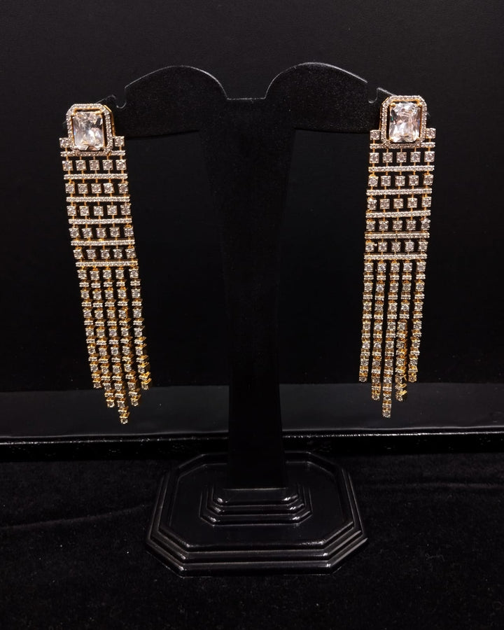 gold finish real touch of diamond but its imitation want to look real then buy it 