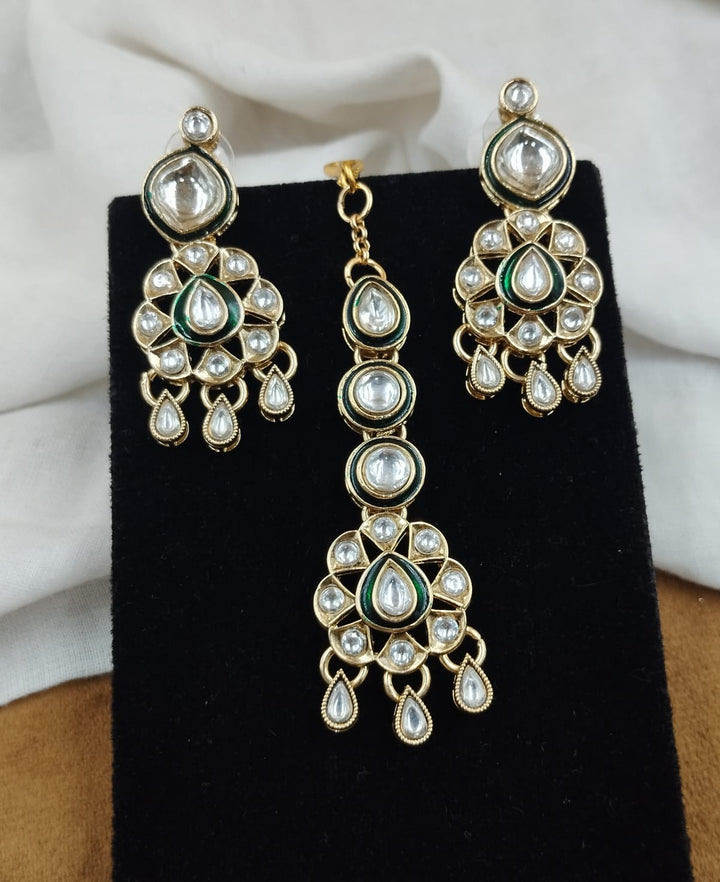 Women’s traditional jewellery set crafted with green kundan styling