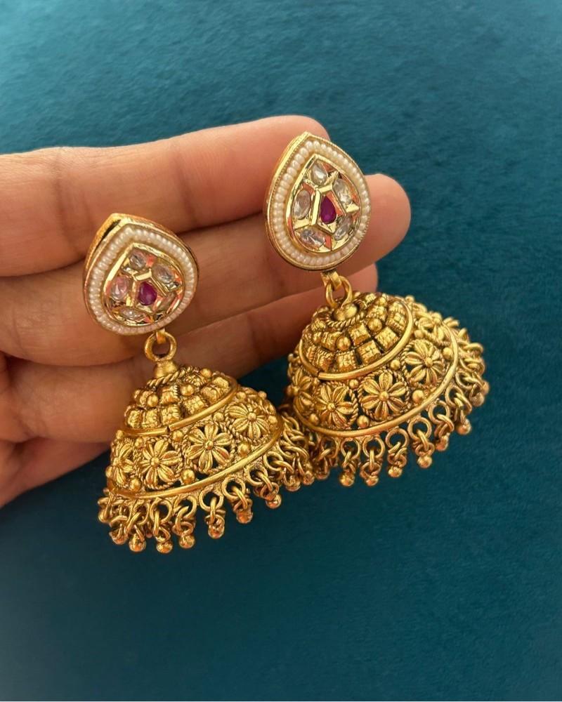 Antique Gold Bridal Choker Necklace Set with Pearl Detailing & Kundan Work