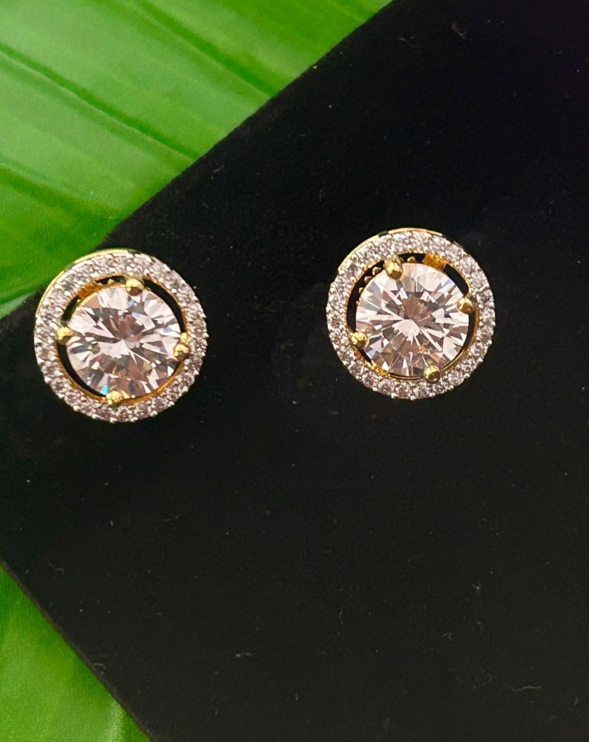 Screw Pench Classic Round Solitaire Stud Earrings Premium Gold Plated Two Tone Design for Women