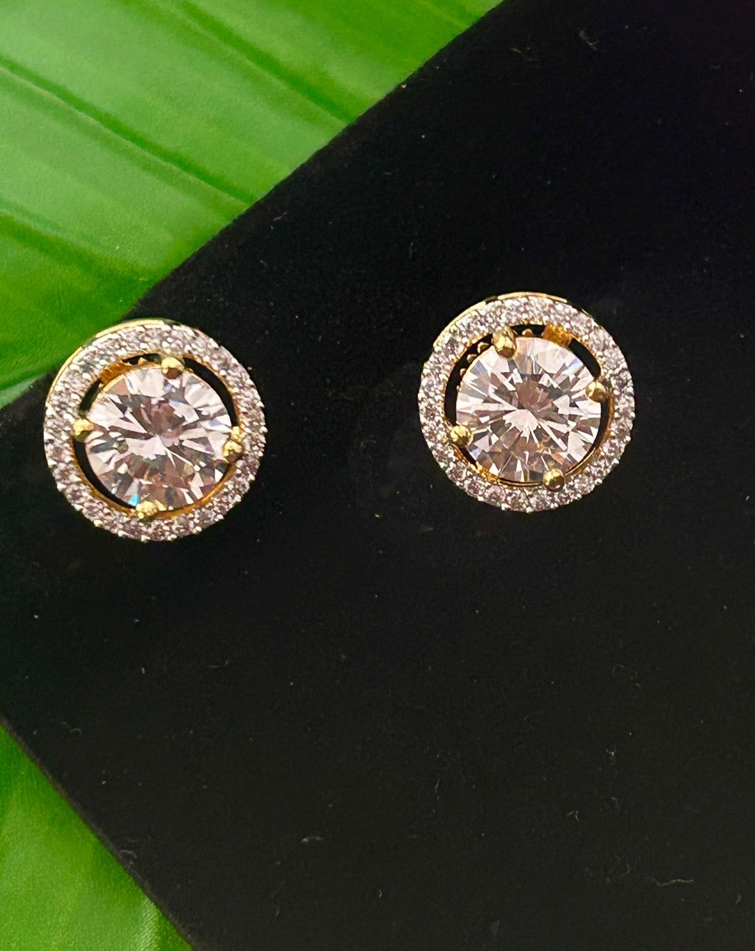 Screw Pench Classic Round Solitaire Stud Earrings Premium Gold Plated Two Tone Design for Women