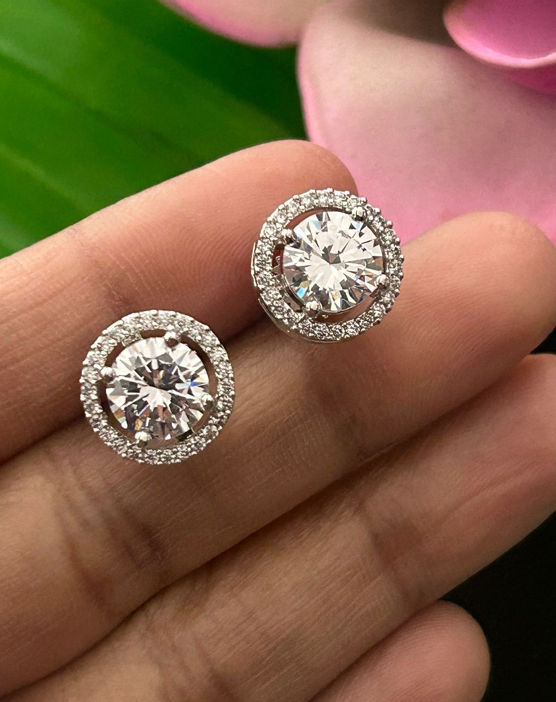 Screw Pench Classic Round Solitaire Stud Earrings Premium Gold Plated Two Tone Design for Women