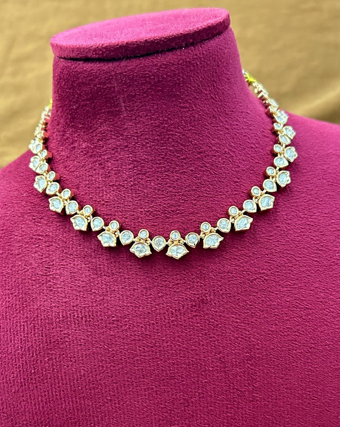 Available Colour White Green Maroon Elegant Kundan Short Necklace Set Detailing Real Gold Tone with Earrings