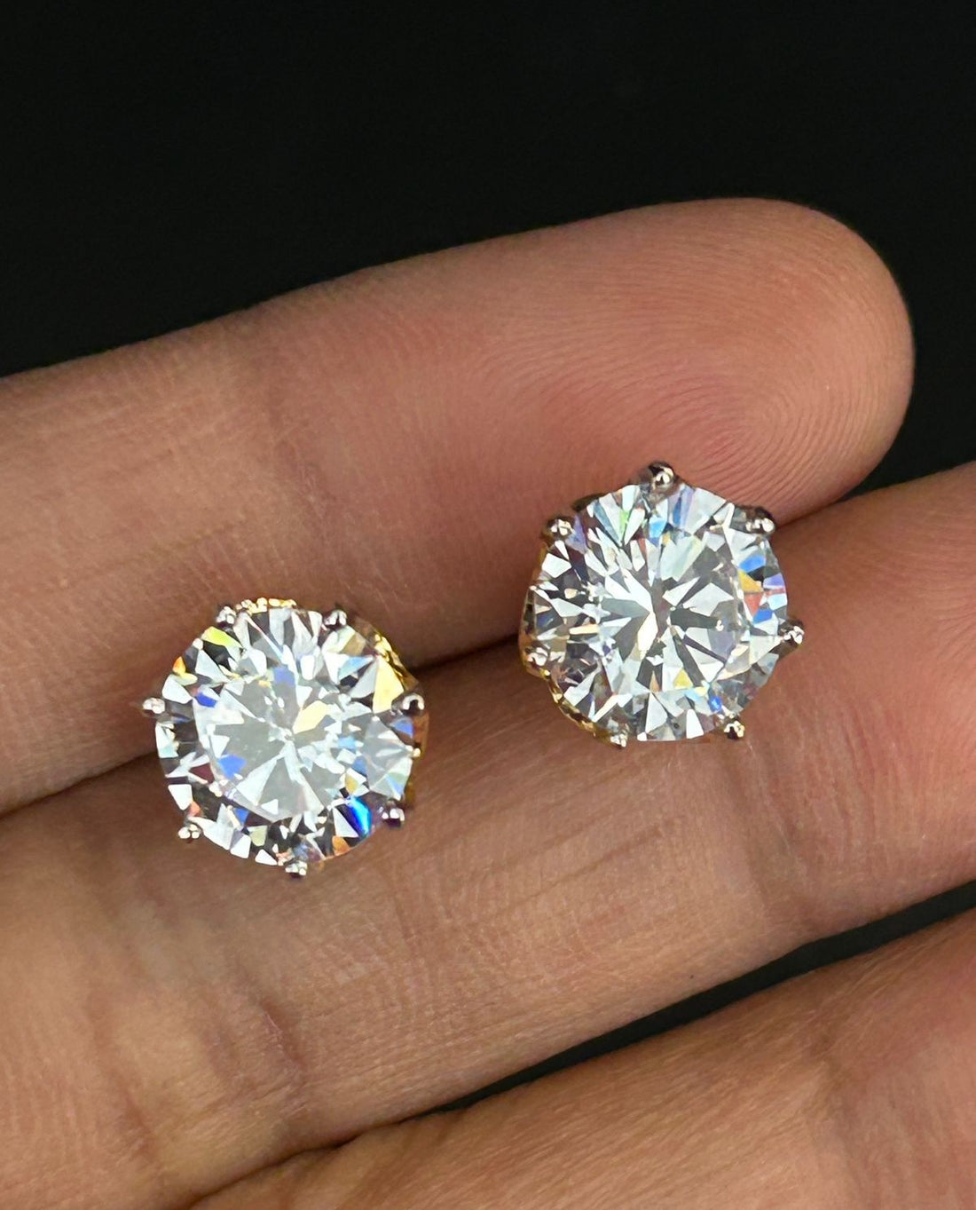 Premium 8 Carat Diamond Stud Earrings Gold & Silver Tone Classic Round Design