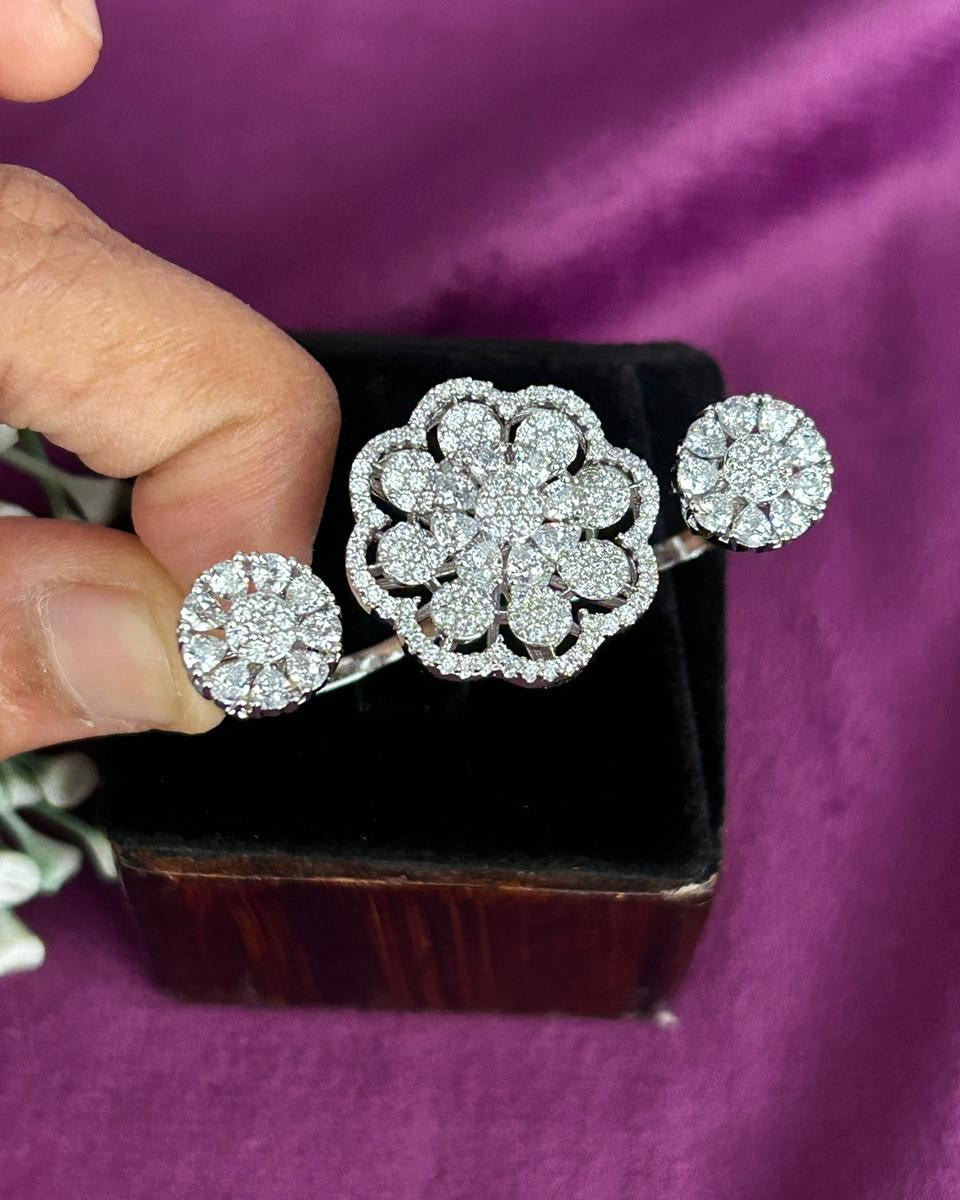 Florielle Radiance Adjustable Bloom Ring – Fit for All Fingers