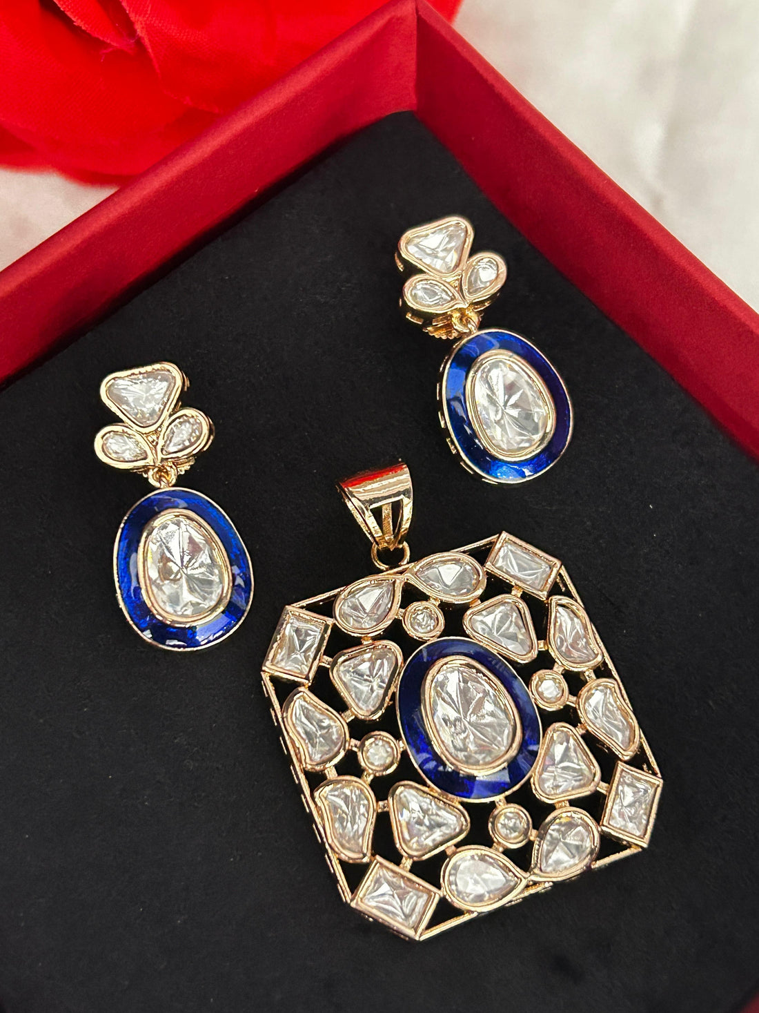 Neelanjali Moissanite Royale Pendant Set