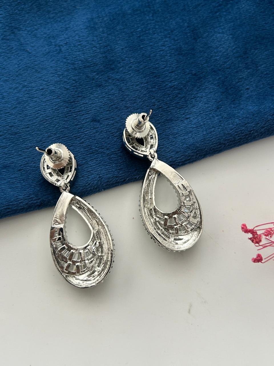 Ruhani Veena Silver Tone Diamond Look Pendant Set